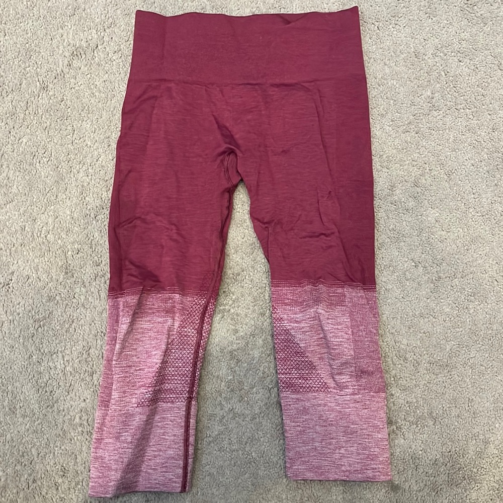 Lululemon ombré berry capri legging size 4